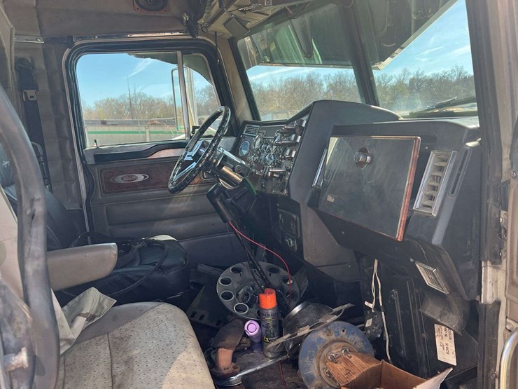 2000-peterbilt-379-image-28