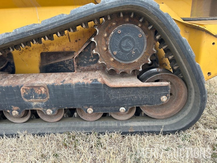 2018-deere-333g-image-17