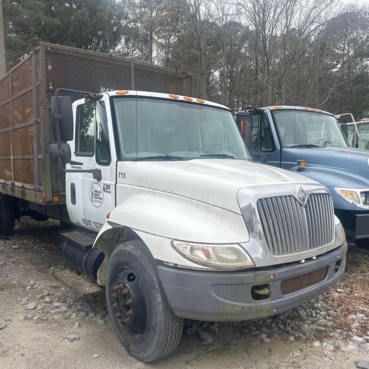 2002 INTERNATIONAL 4300 SBA