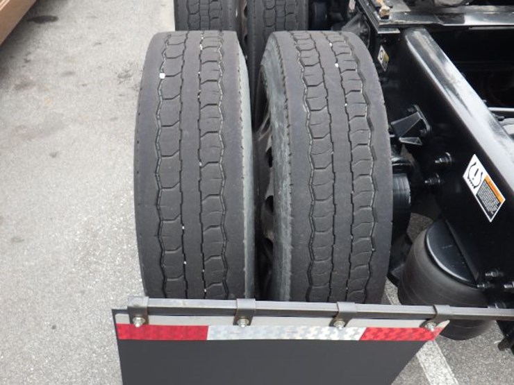 2024-kenworth-t680-image-16