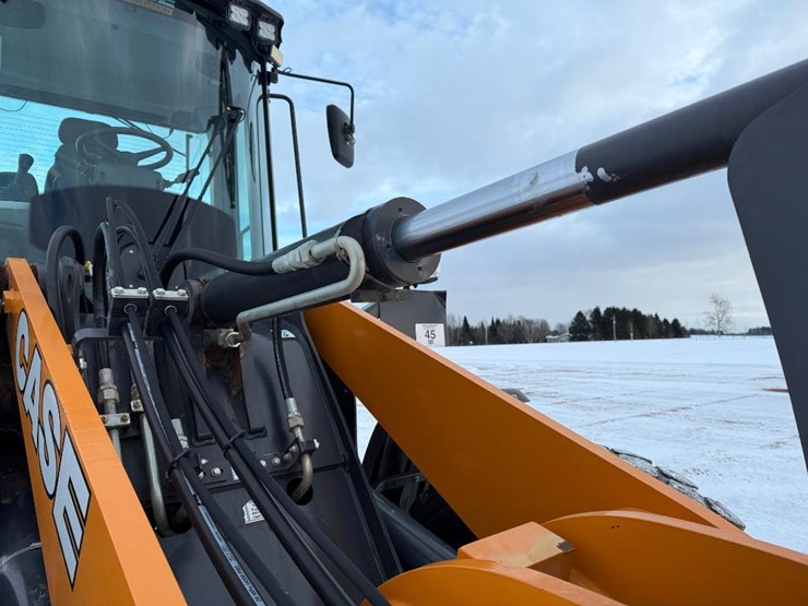 2023-case-621g-xr-image-37