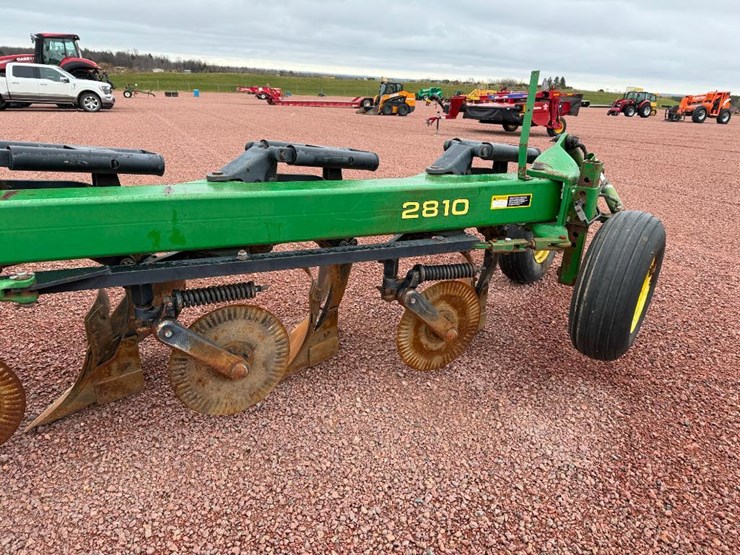 john-deere-2810-image-17