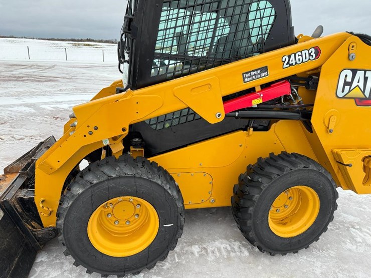 2022-caterpillar-246d3-image-10