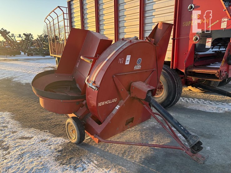 new-holland-28-image-1