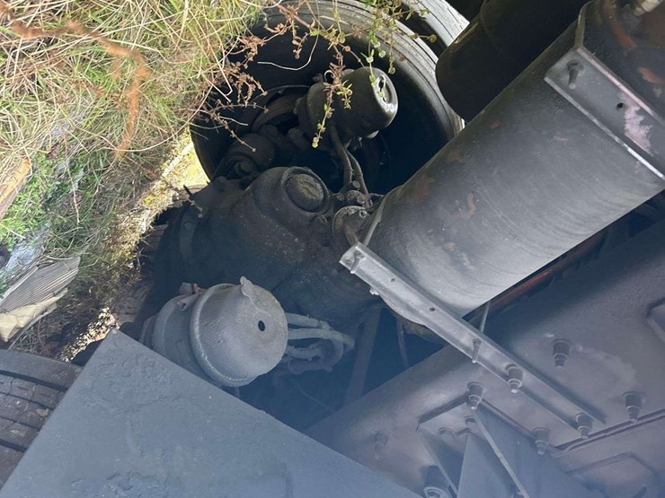 2016-peterbilt-320-image-27