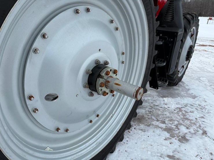 case-ih-farmall-140a-image-9