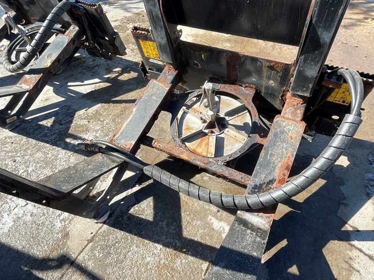#169-•-boss-quick-cube-skid-steer-mount-salt-spreader-(1)-attachment-&-(1)-cube-image-6