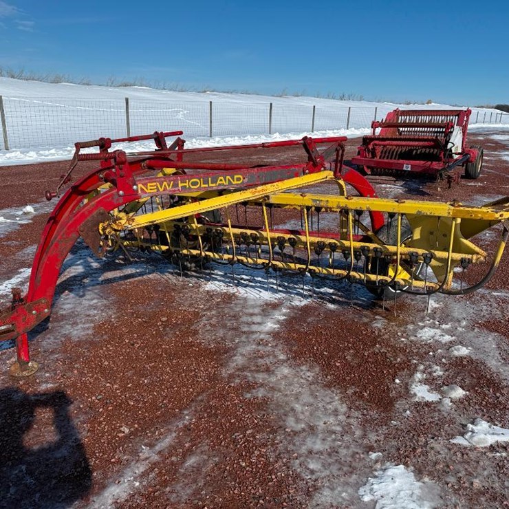 NEW HOLLAND 256