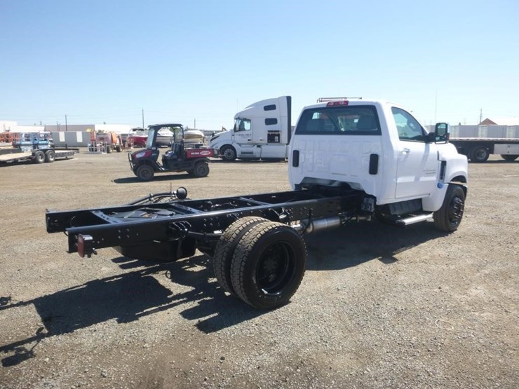 2023-chevrolet-silverado-5500hd-image-3