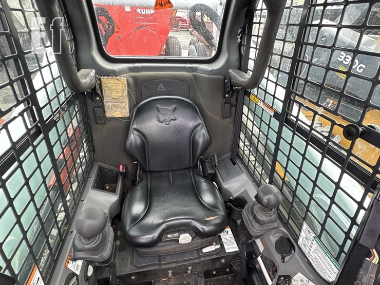 2015-bobcat-s570-image-15