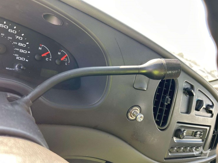 2008-ford-cargo-image-14