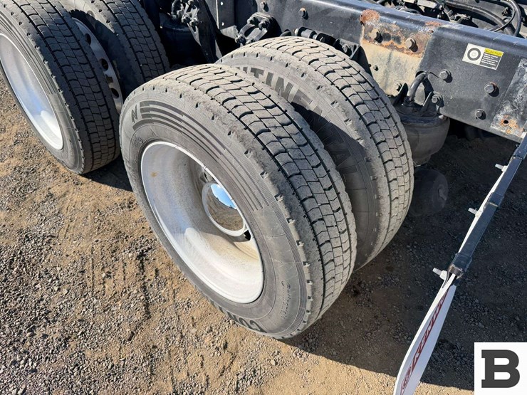 2015-kenworth-t800-image-27