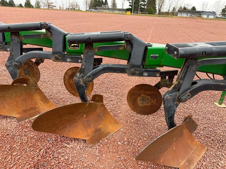 john-deere-2810-image-11