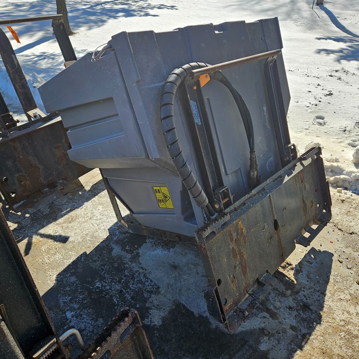 #171 • Boss Quick Cube Skid Steer Mount Salt Spreader (1) Attachment & (4) Cubes