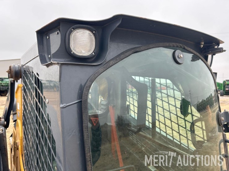 2018-deere-333g-image-35