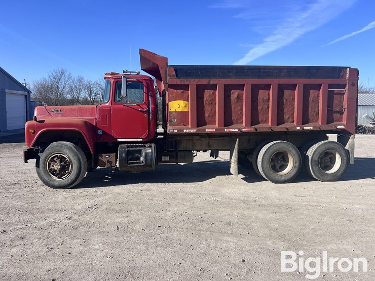 1989-mack-rd690s-image-8