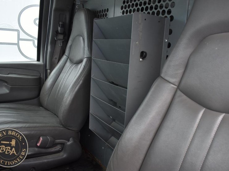 2008-chevrolet-express-1500-image-35