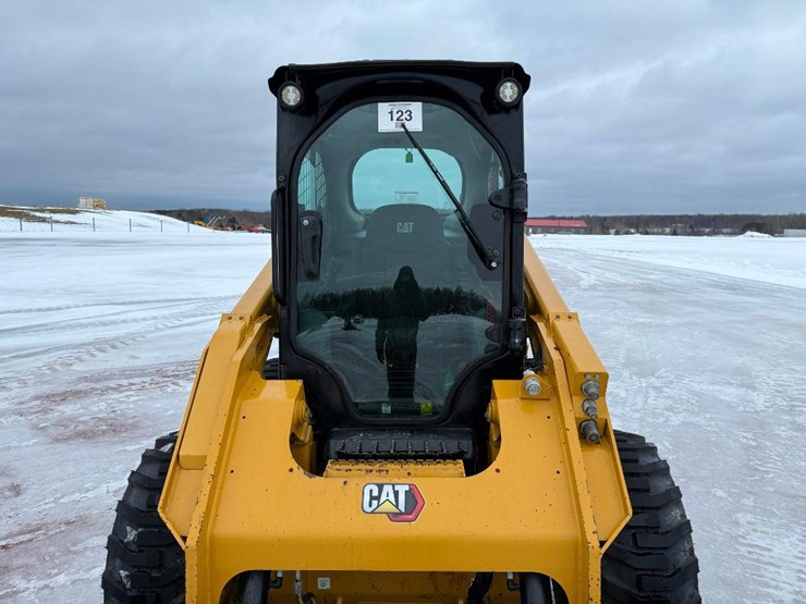 2022-caterpillar-246d3-image-15