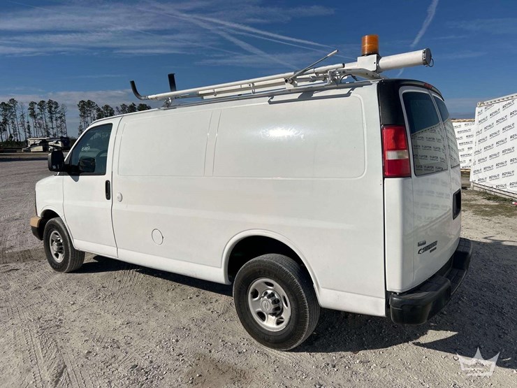 2011-chevrolet-express-2500-image-4