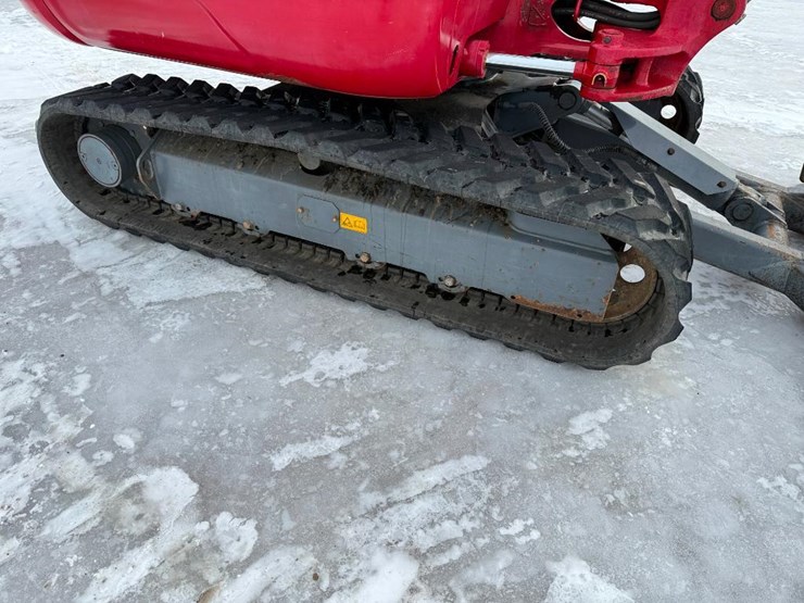 takeuchi-tb240-image-23