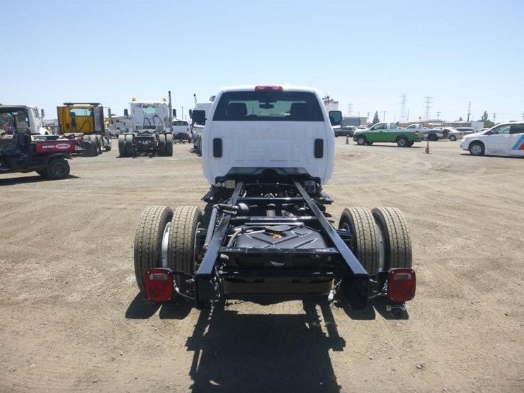 2023-chevrolet-silverado-5500hd-image-6