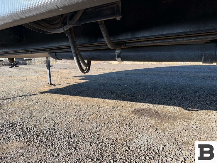 2018-keystone-sprinter-5th-wheel-trailer-image-18