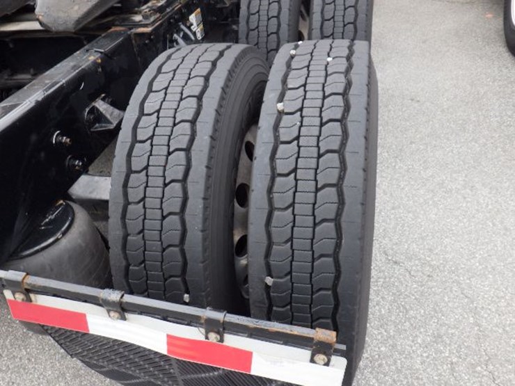 2022-kenworth-t680-image-8