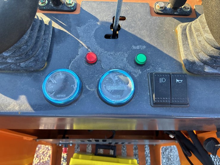 #115380-•-mini-skidsteer-ldr-image-9