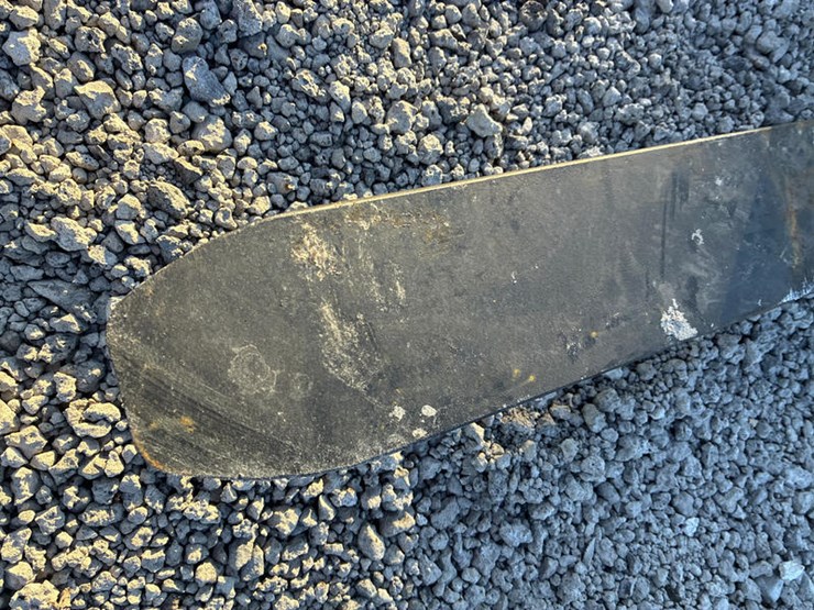 #115408-•-skidsteer-pallet-forks-hyd-adj-image-3