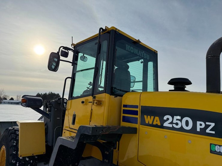2011-komatsu-wa250pz-6-image-14