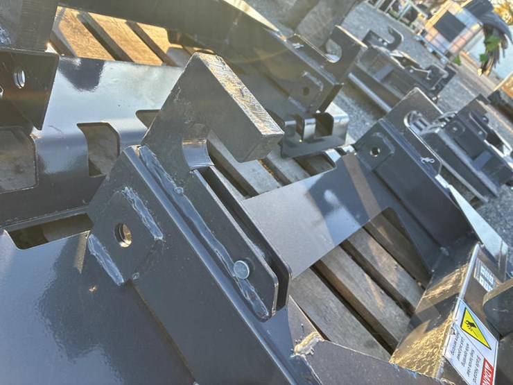 #115413-•-skidsteer-mt-3pt-hitches-image-5