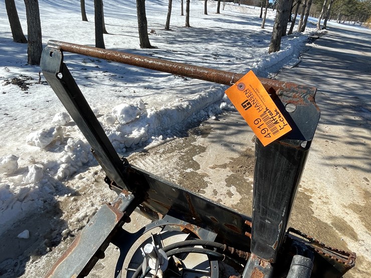 #170-•-boss-quick-cube-skid-steer-mount-salt-spreader-(1)-attachment-&-(2)-cubes-image-8