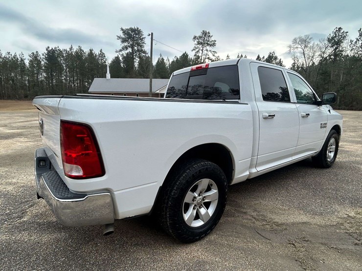2016-ram-1500-slt-image-4