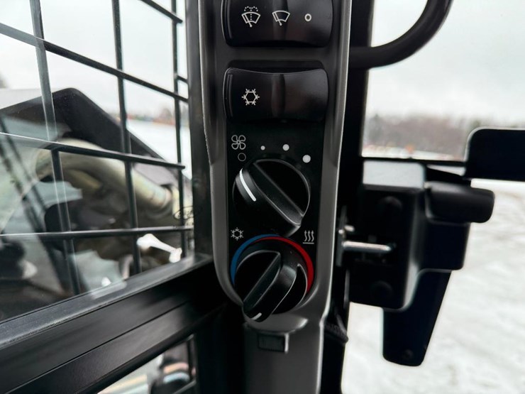 2023-new-holland-c334-image-43