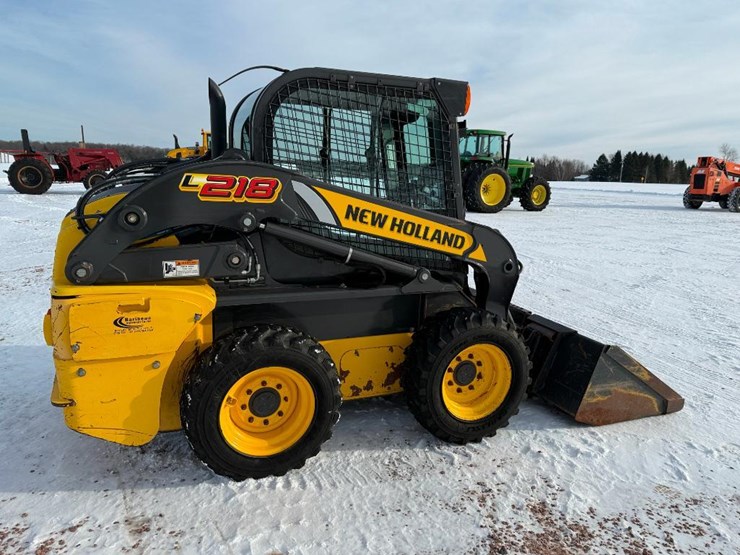 new-holland-l218-image-4