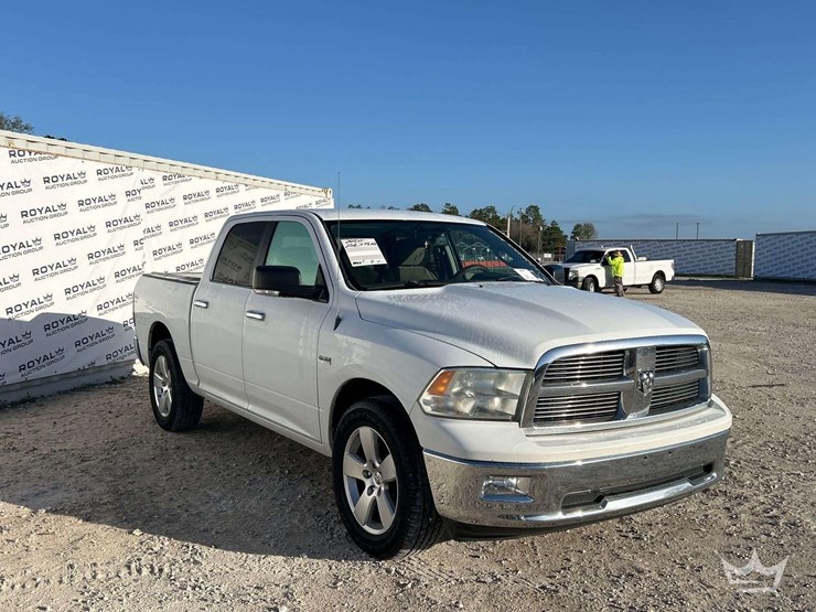 2011-dodge-ram-1500-image-2
