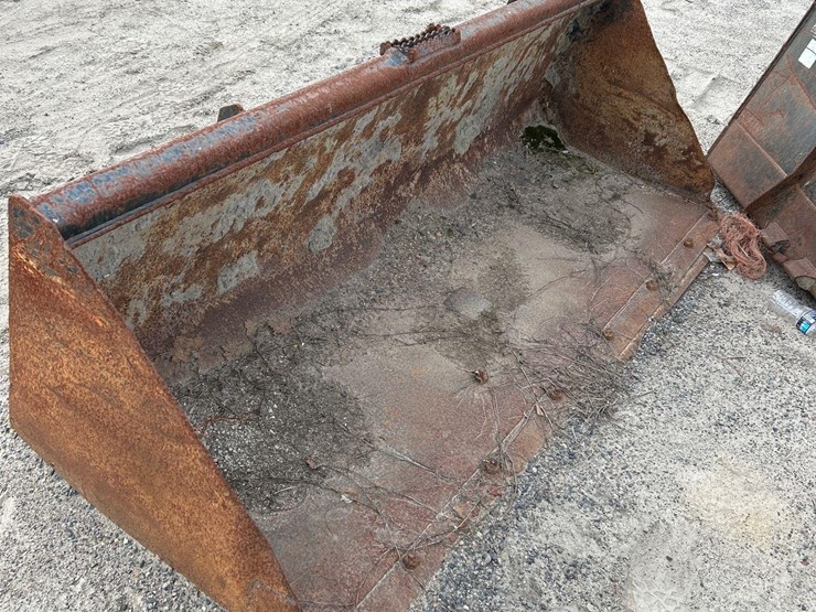 john-deere-u84-84in-skid-steer-bucket-image-1