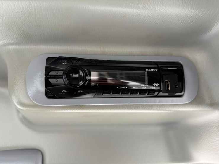 new-holland-boomer-37-image-56