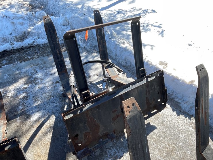 #171-•-boss-quick-cube-skid-steer-mount-salt-spreader-(1)-attachment-&-(4)-cubes-image-4