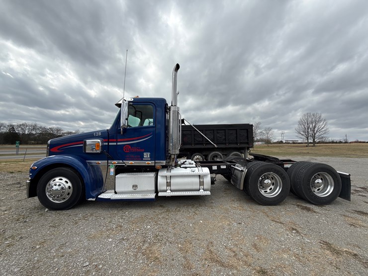 #30930-•-2012-freightliner-coronado-tandem-axle-truck-tract-image-8