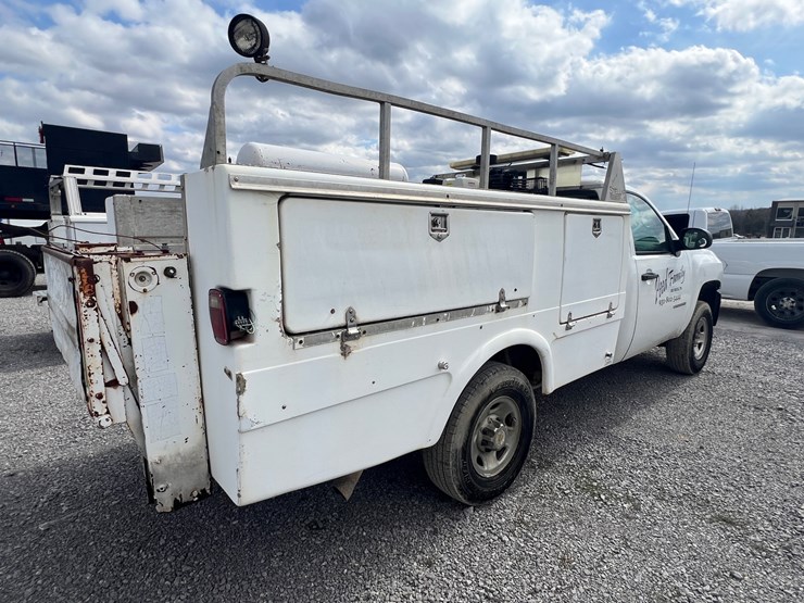 2009-chevrolet-2500-image-3