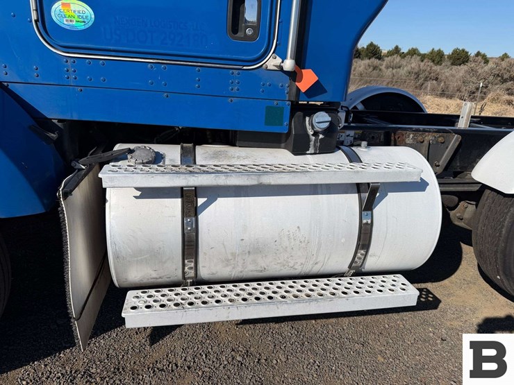 2015-kenworth-t800-image-11