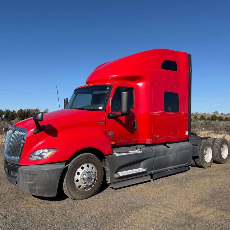 2018 INTERNATIONAL LT