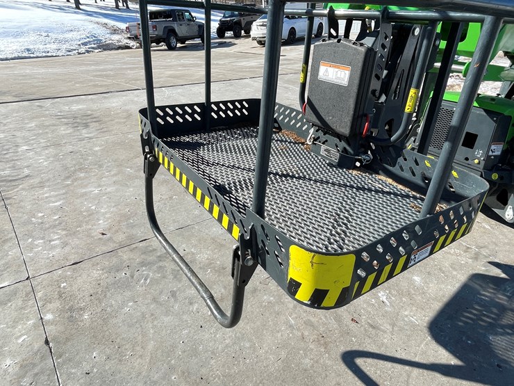 #103-•-2024-leguan-225-track-drive-articulating-boom-lift-image-11