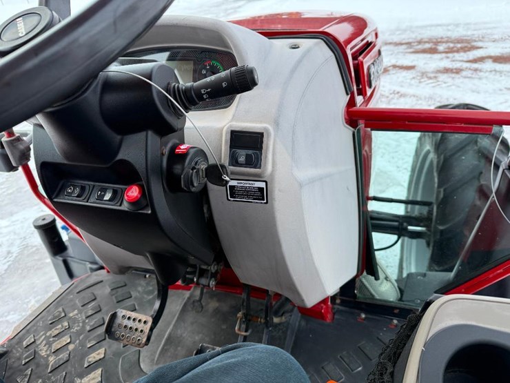 case-ih-farmall-140a-image-58