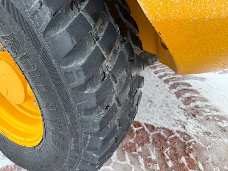 2019-deere-244l-image-8