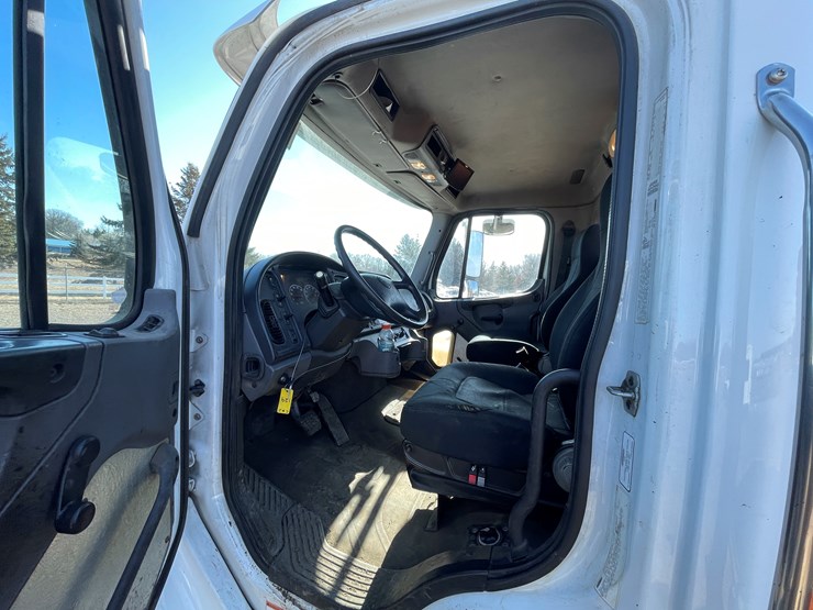 #1465-•-2013-freightliner-asphalt-truck-(has-mn-title)-image-55