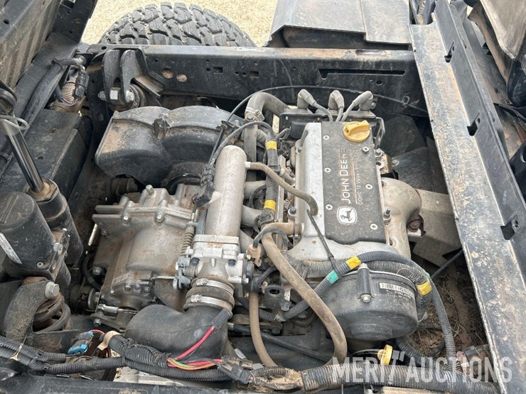 2021-john-deere-gator-image-29