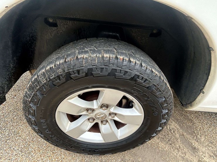 2016-ram-1500-slt-image-23