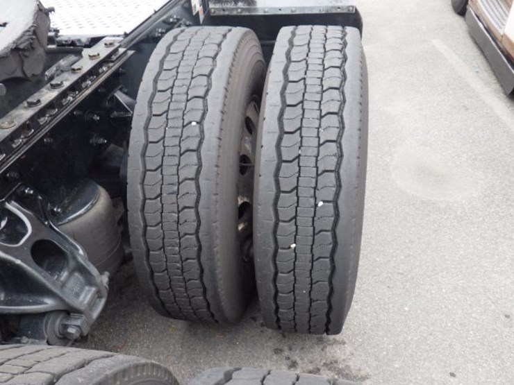 2024-kenworth-t680-image-6